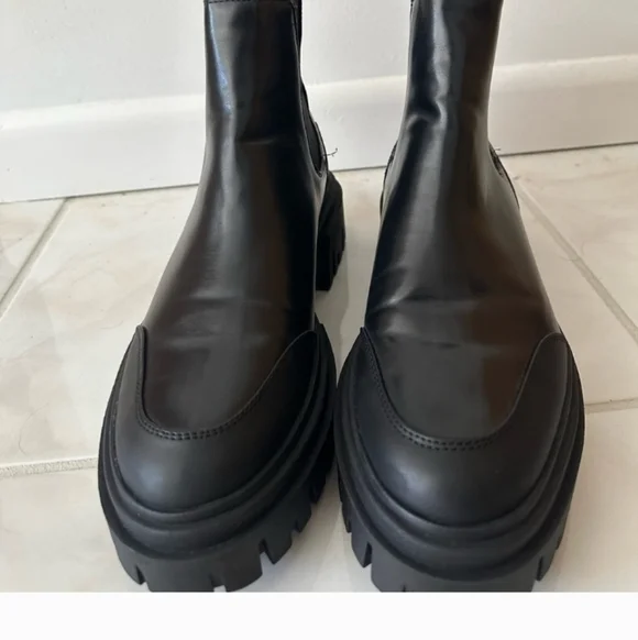 ZARA Black Chunky Ankle Boots - Picture 6 of 6